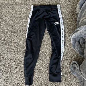 Nike sweatpants very soft barley been used black and white